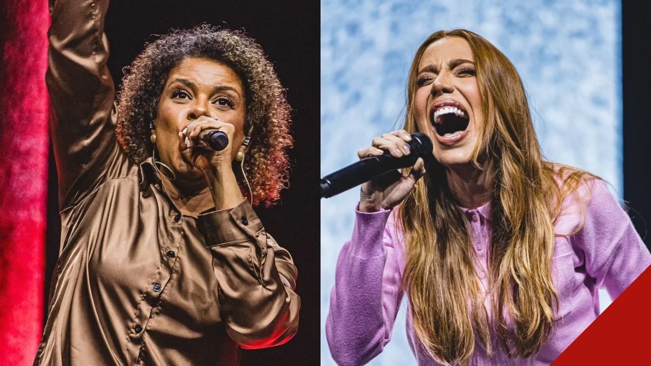 Nívea Soares, de blusa marrom, e Julliany Souza, de roxo, cantam ao microfone em fotos de palco lado a lado.