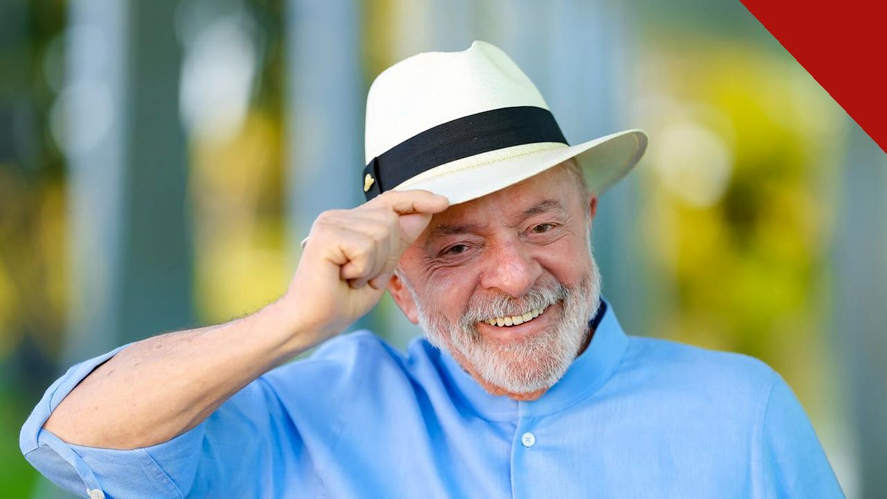Presidente Lula de chapéu Panamá ao lançar a carta às famílias evangélicas