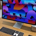 Muse Spark Open rodando em Mac Studio da Apple: computador e monitor Studio Display sobre a mesa