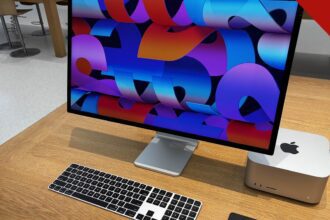 Muse Spark Open rodando em Mac Studio da Apple: computador e monitor Studio Display sobre a mesa