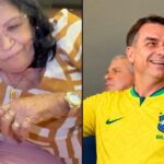 Dona Maria, mãe de Carlinhos Maia, segurando o celular ao lado de Flávio Bolsonaro sorrindo com a camisa da seleção brasileira