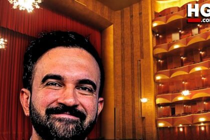 Zohran Mamdani, prefeito de Nova York, em arte do programa Opera for All com o auditório da Metropolitan Opera ao fundo