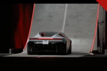 Carro voador da Tesla: novo Roadster diante da rampa gigante usada na demonstração no Texas