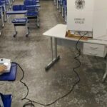 o que levar para votar: seção eleitoral com terminal da urna eletrônica e cabina de votação em Itajubá (MG)