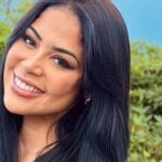 Retrato da cantora gospel Gisele Nascimento sorrindo ao ar livre