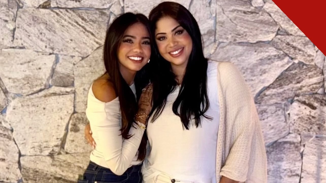 Ana Rocha ao lado da tia, a cantora gospel Gisele Nascimento