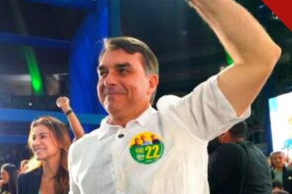 Flávio Bolsonaro em ato de campanha | Reprodução | Conecta News MT