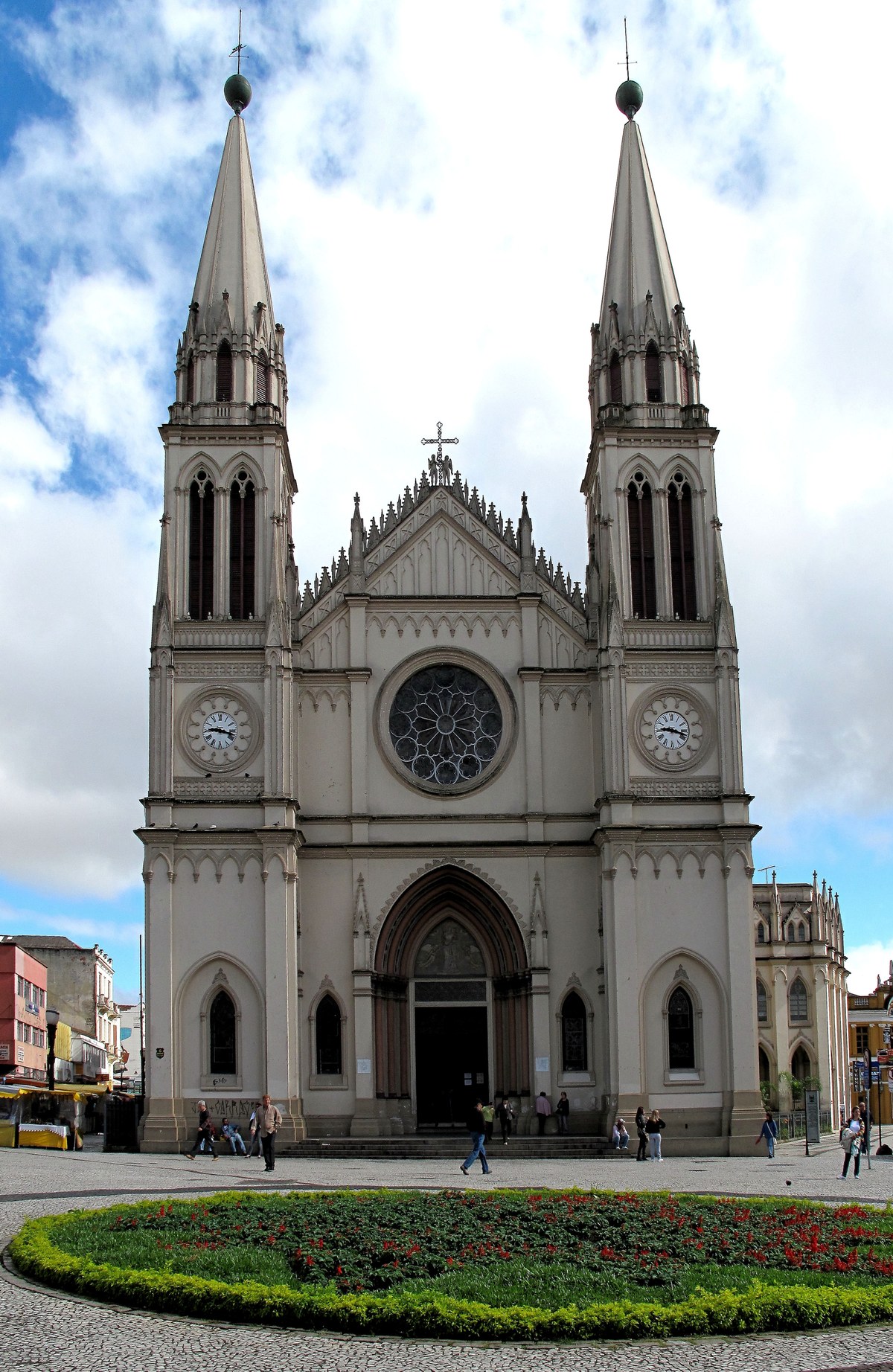 CNBB inicia escuta para o Ano Missionário Nacional com prazo de sugestões até fevereiro de 2027, e a imagem mostra a Catedral de Curitiba, cidade que receberá o congresso missionário, em foto de arquivo