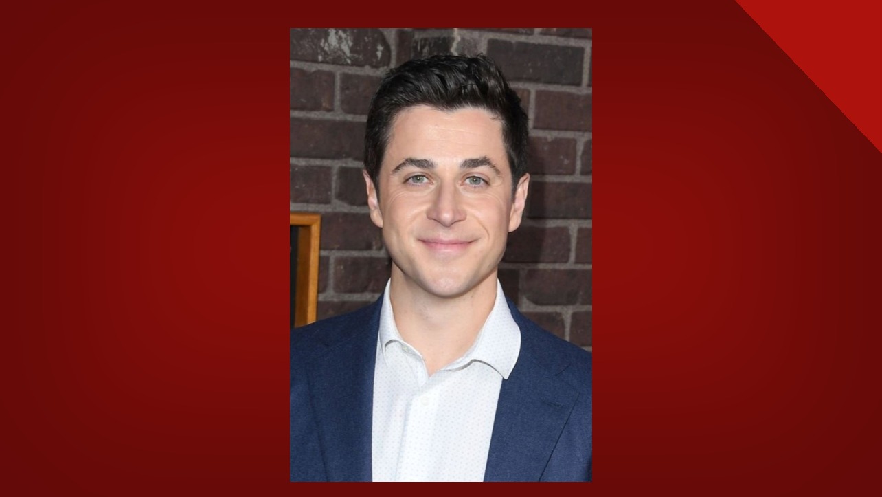 David Henrie, ator de "Os Feiticeiros de Waverly Place" | Reprodução | Internet