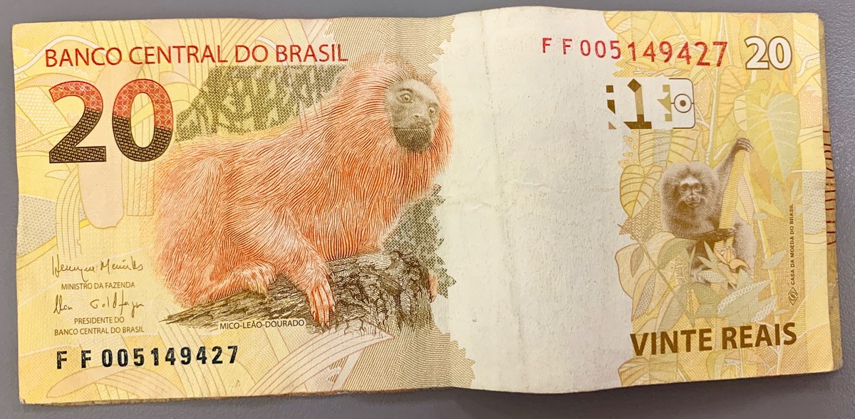 dólar recua a 534 após fala do presidente do Fed, e a imagem mostra uma nota de 20 reais, em referência à cotação da moeda americana frente ao real brasileiro