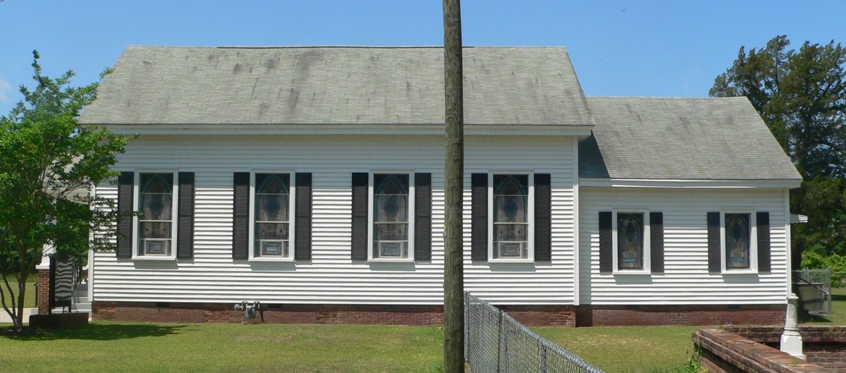 economia prejudica igrejas nos Estados Unidos, e a imagem mostra uma igreja branca em Orangeburg, na Carolina do Sul, típica das congregações protestantes americanas ouvidas pela pesquisa