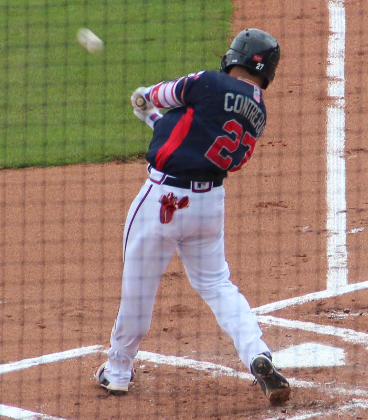 estrelas da World Series falam da fé em Deus e na Virgem Maria, e a imagem mostra o receptor William Contreras, dos Brewers, em treino de rebatida