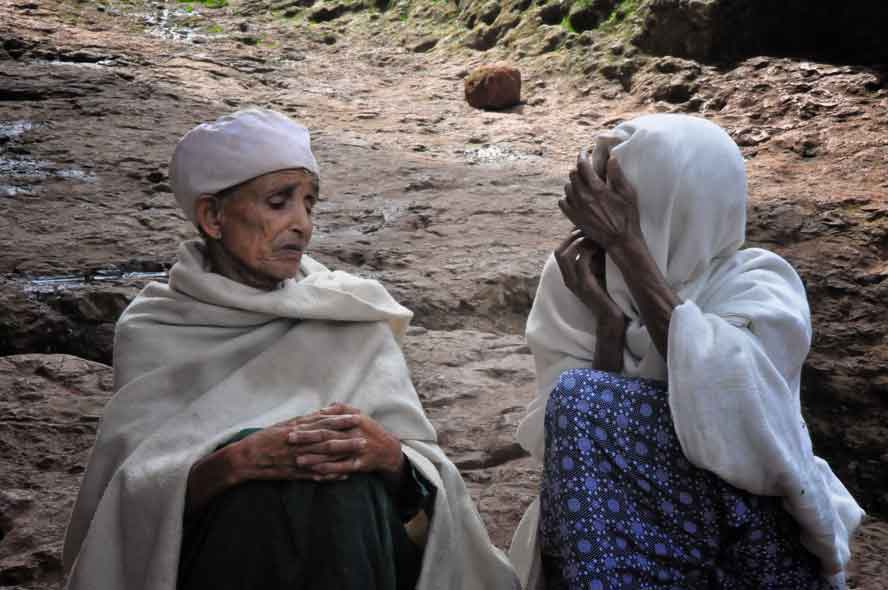 Fiéis ortodoxos em Lalibela, na Etiópia