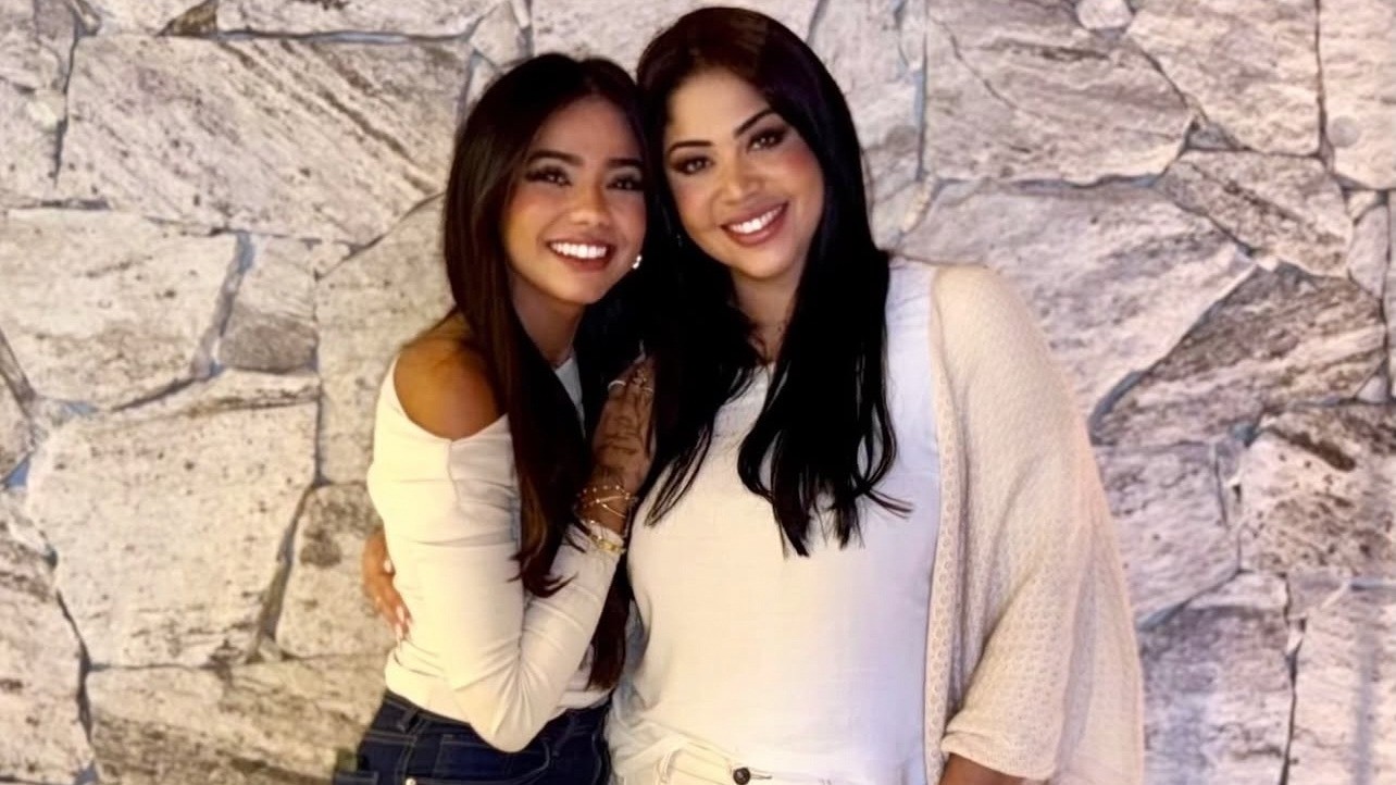 Ana Rocha ao lado da tia, a cantora gospel Gisele Nascimento