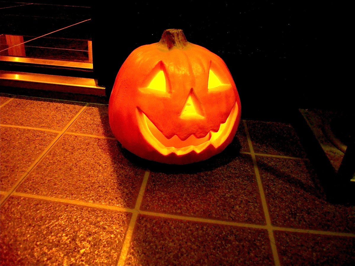 GloRilla recria clipe de Ciara e Bow Wow: abóbora iluminada de Halloween em imagem temática da data comemorada nos Estados Unidos