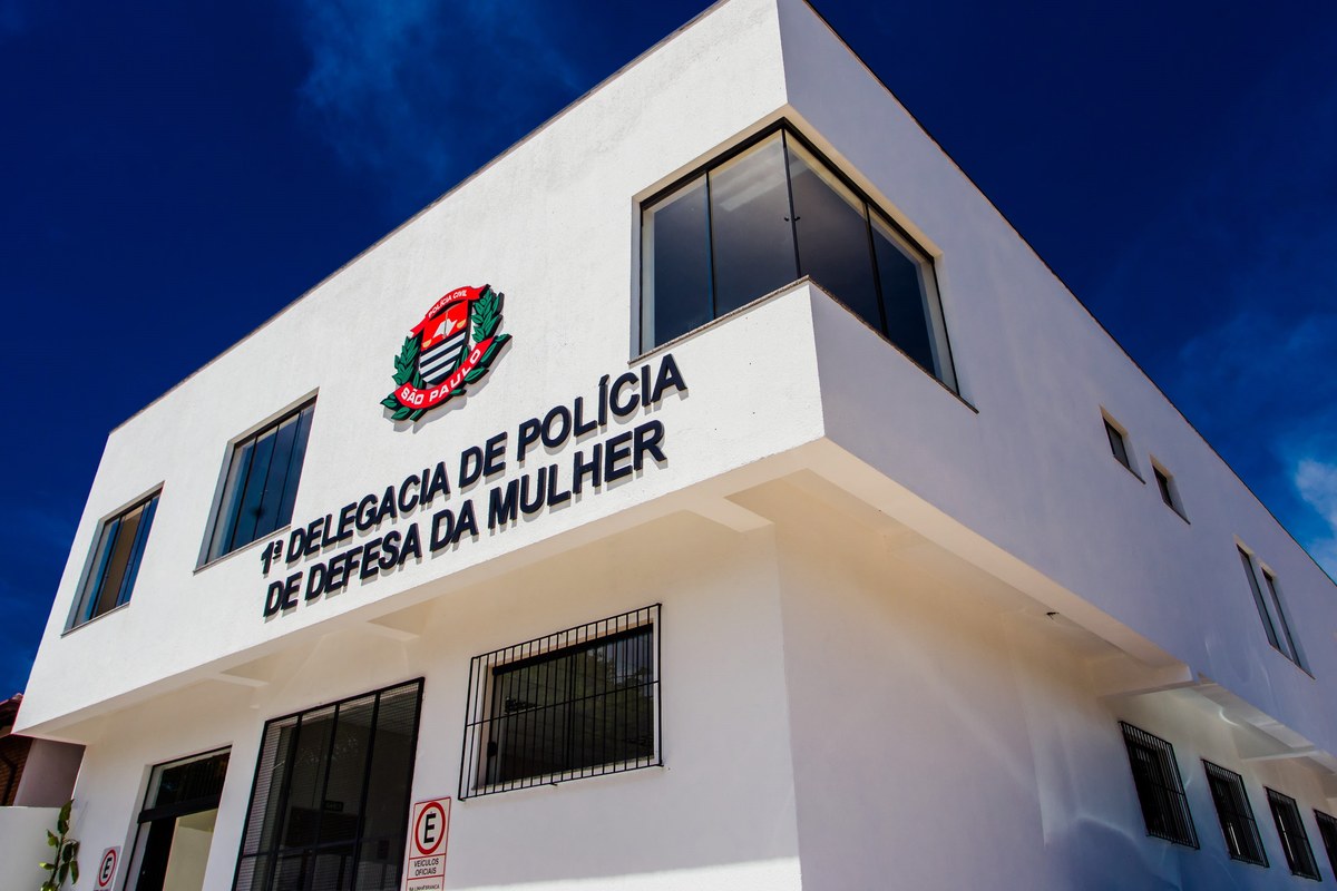 Fachada de delegacia especializada de atendimento à mulher no estado de São Paulo, em imagem ilustrativa