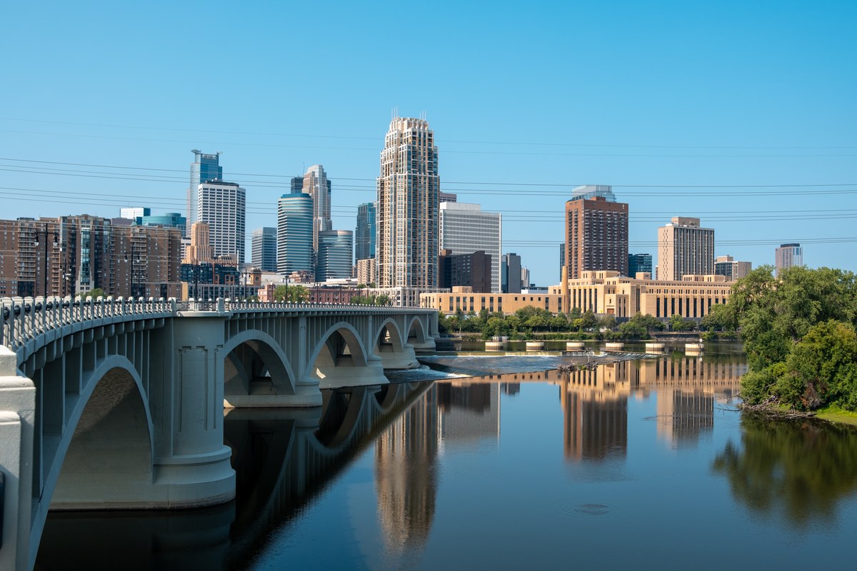 Igreja Metodista Unida fará conferência geral em dois locais, e a imagem mostra a paisagem urbana de Minneapolis, em Minnesota, uma das duas cidades escolhidas para o encontro de 2028