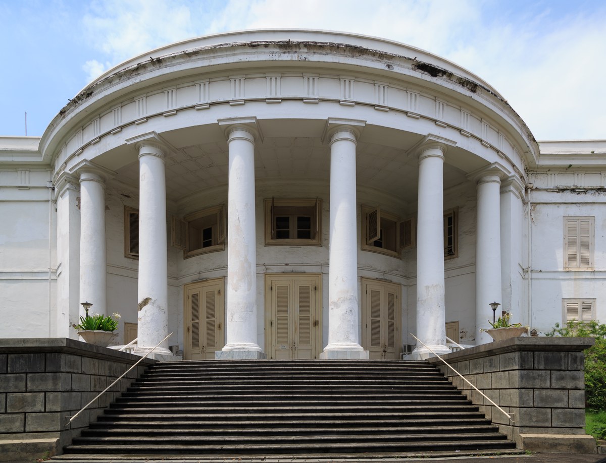 igreja na Indonésia leva 12 anos para obter licença, e a imagem mostra outro ângulo da Igreja Immanuel, templo cristão histórico de Jacarta, na Indonésia