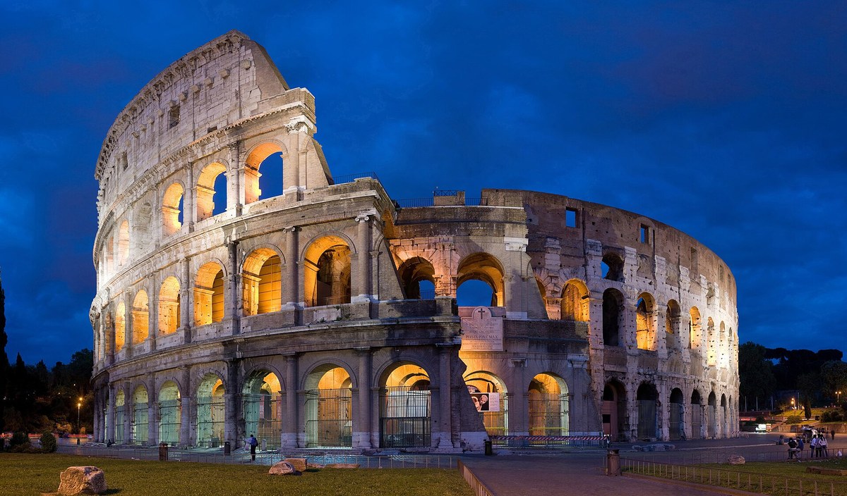 Itália adia decisão sobre extradição de Zambelli para 24 de novembro, e a imagem mostra o Coliseu em Roma, cidade onde tramita o processo na Corte de Apelação