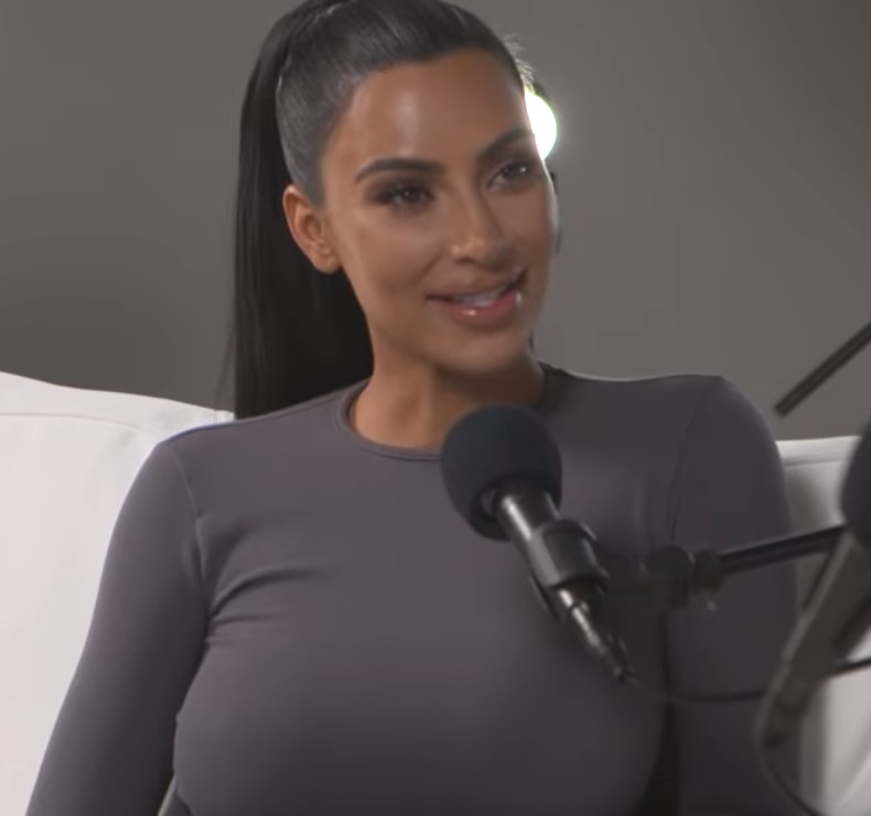 Kim Kardashian explica casamento de 72 dias é a revelação do novo livro sobre a empresária, e a imagem mostra Kim Kardashian em retrato de evento em 2018