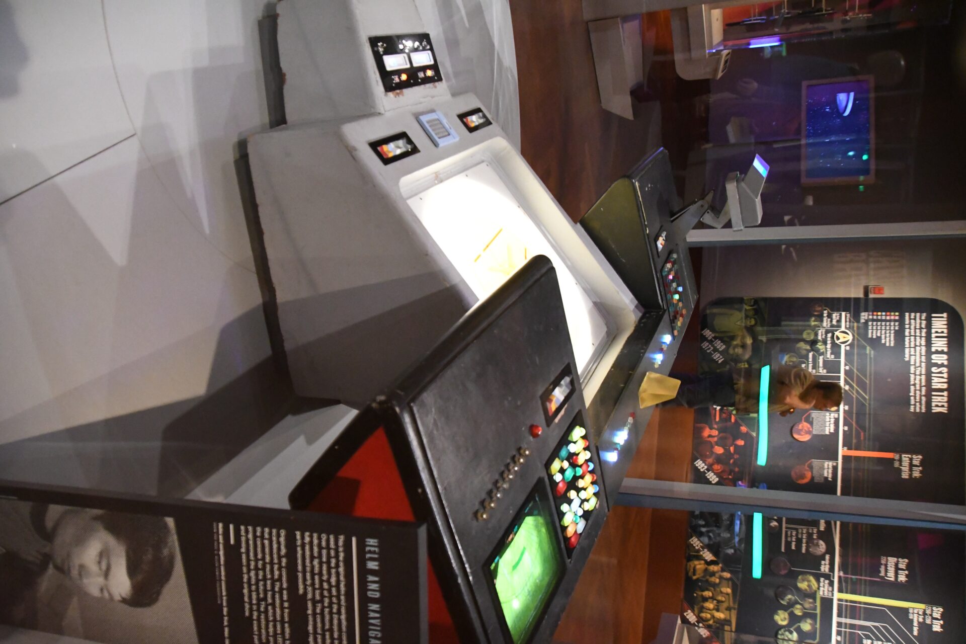 Console de navegação da USS Enterprise da série original de Star Trek em exposição