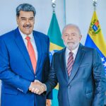 Os presidentes Lula e Nicolás Maduro apertando as mãos no Palácio do Planalto, em Brasília; Lula reforça segurança após a saída de Flávio Bolsonaro para os Estados Unidos