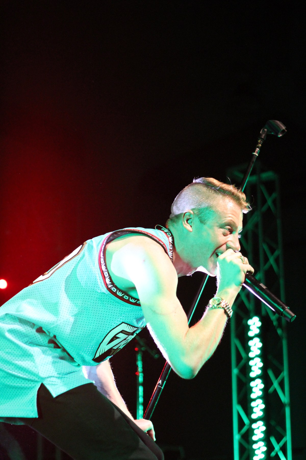 Rapper Macklemore durante apresentação musical em foto de arquivo