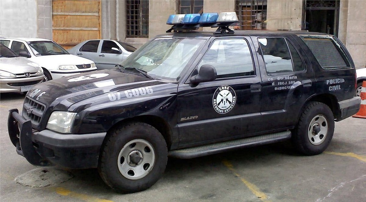 MC Poze investigado por denúncia de adolescente: viatura da Coordenadoria de Recursos Especiais, a CORE, da Polícia Civil do Rio de Janeiro, em imagem temática ilustrativa