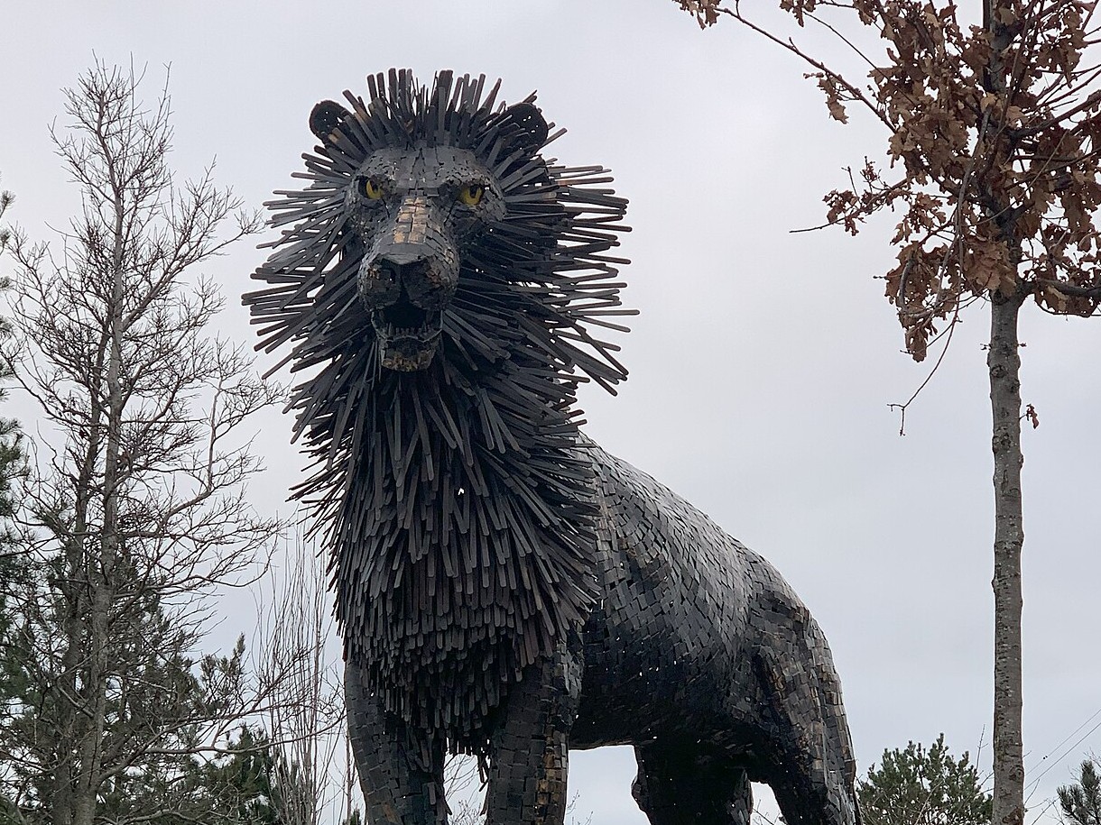 Estátua de Aslan, o leão de As Crônicas de Nárnia, na C.S. Lewis Square, em Belfast