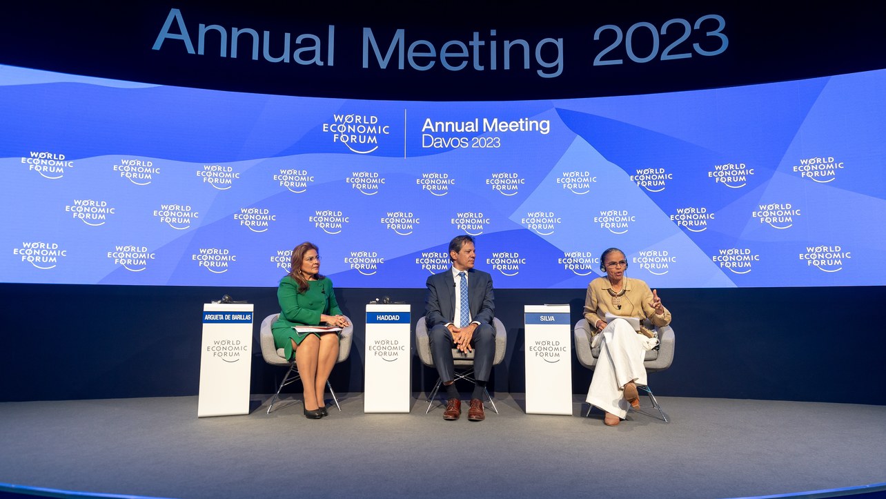 Painel do Fórum Econômico Mundial em Davos com Fernando Haddad e Marina Silva em 2023