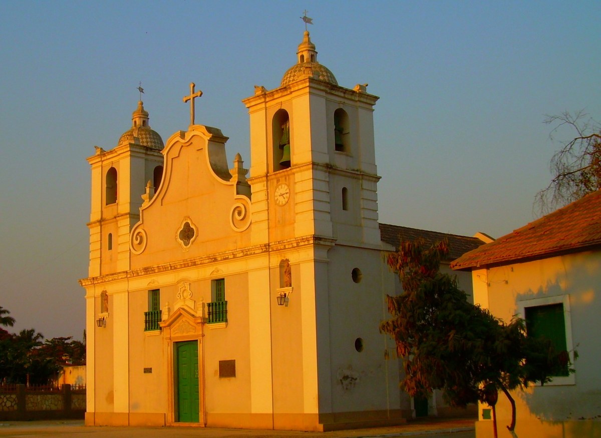 missão entre surdos em Angola, e a imagem mostra uma igreja em Benguela, em Angola, país onde o congresso de surdos reuniu participantes de sete províncias