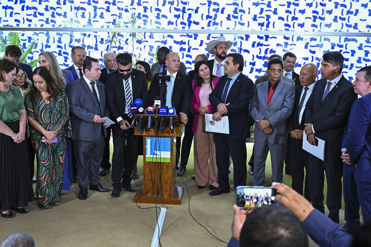 PF indicia Vorcaro e mais 14 no caso Master, e a imagem mostra a sessão de abertura da CPMI do Banco Master, no Congresso Nacional