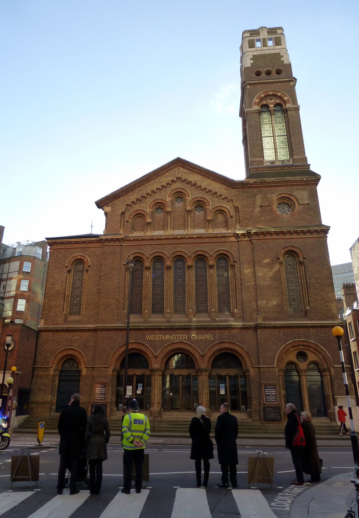 R.T. Kendall alerta para 6 doutrinas perigosas para a igreja, e a imagem mostra outra vista da Westminster Chapel, em Londres, igreja que ele liderou por 25 anos