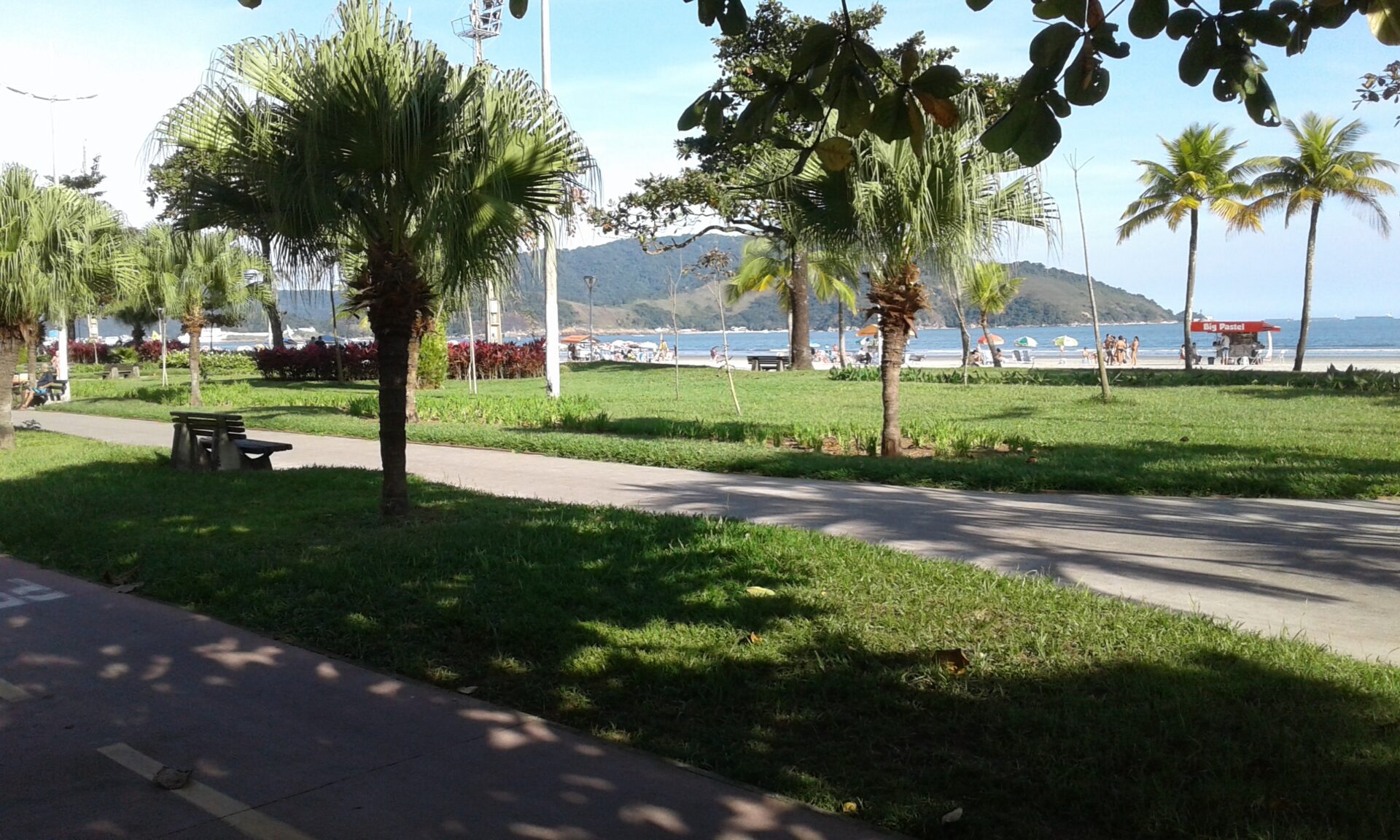 Orla da praia de Santos, no litoral de São Paulo